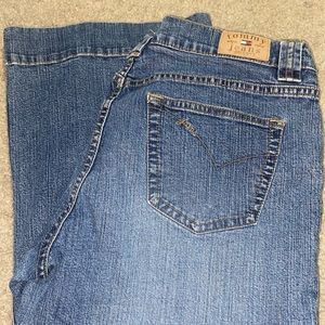 Tommy Jeans. Women's size 13. Denim mid calf cutoffs.
